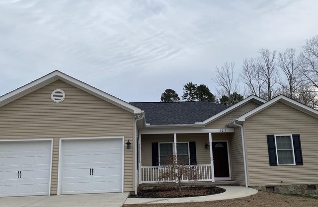 NEWLY DECORATED/FULLY APPOINTED 3 BR/2 BATH HOME 5 MIN TO LAKE NORMAN STATE PARK