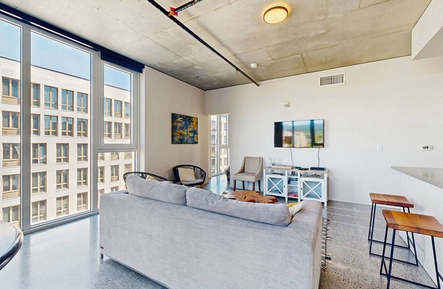 Newly Finished Nob Hill Condo w/Great Walkability and Central Location