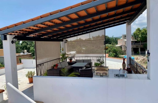 Newly Furnished Casita-360 degree view of lake and mountains