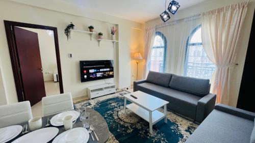 Newly furnished cozy ONE bed room Apartment 2 bathroom city view