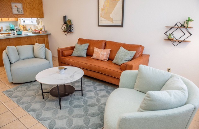 Newly furnished Townhouse! 2-mins from MCAS (family friendly)