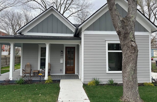Newly remodeled 3 bedroom 2 bath within 5 min of Old Town Dickson dog Friendly