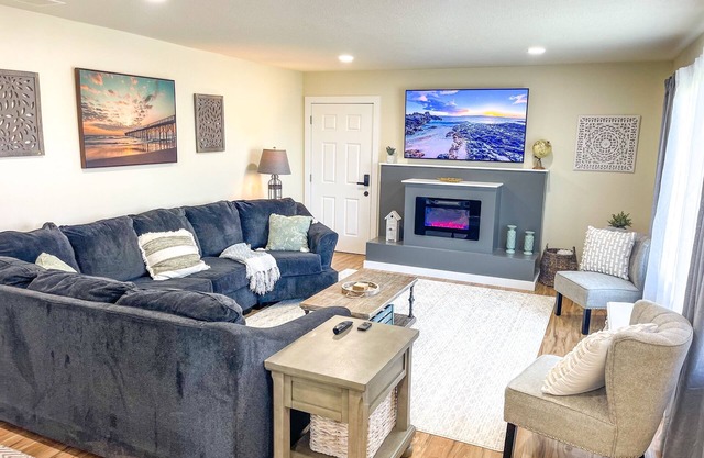 Newly remodeled 4 bedroom 3 bath house with giant fenced back yard and hot tub!