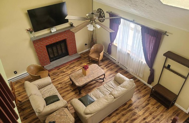 Newly Remodeled 5 Bedroom Chalet in Prime Pocono