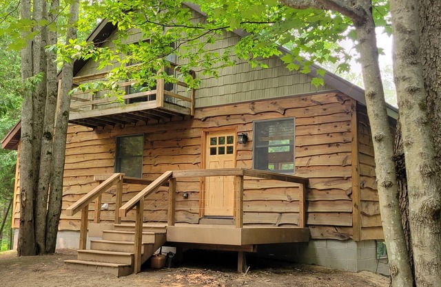 Newly remodeled Beautiful Betsie river home 500'waterfrontnSki fish explore