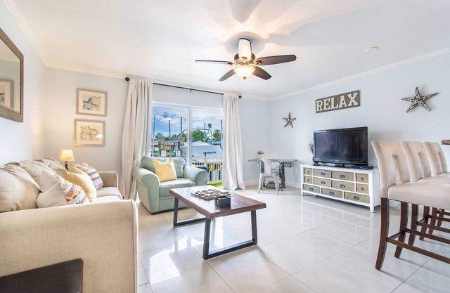 NEWLY REMODELED!! COZY & PET FRIENDLY CONDO ON THE BAY & ACROSS FROM THE BEACH
