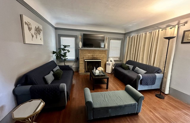 Newly Remodeled, Charming Bungalow
