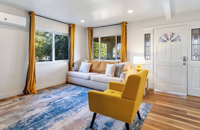 Newly Remodeled Chic 2BR Home -Wifi, Smart TV, Kitchen & Parking near Disneyland