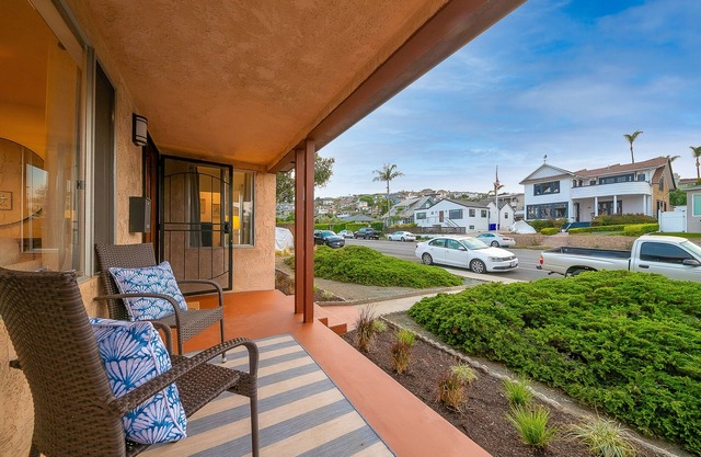 Newly remodeled home with a private pool, hot tub, & fast WiFi - dogs welcome
