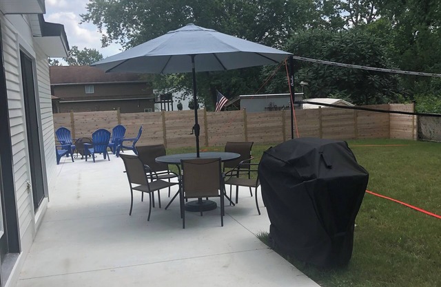 Newly remodeled house, bikes, close to beaches, hot tub