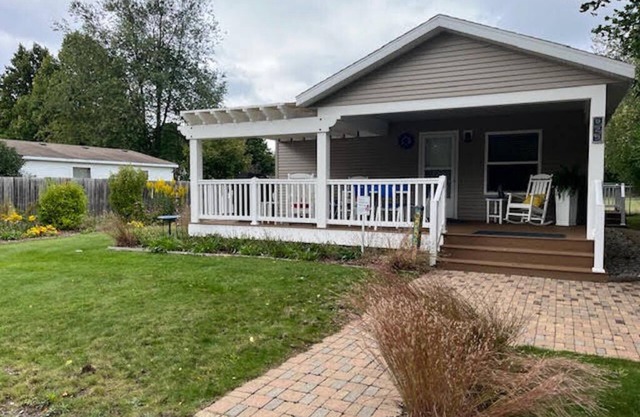Newly remodeled vacation home in downtown Frankfort, MI