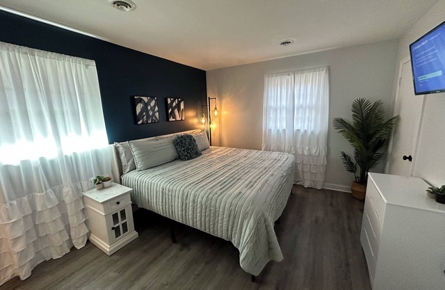 Newly Renovated - 5minutes/Downtown