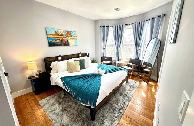 Newly Renovated Cozy 3 bedroom 2 bath, minutes to NYC!