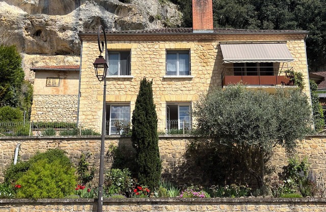 Newly renovated garden apartment, fitted kitchen, Italian shower