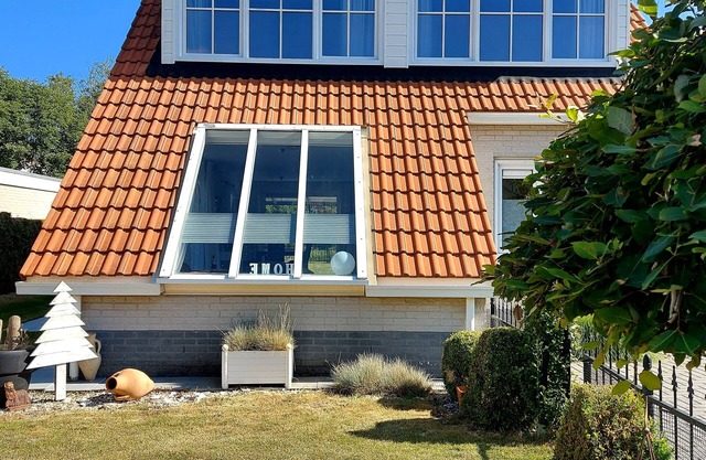 Newly renovated gr. Vacation home 110sqm living space, large garden Zeeland by the sea with dog
