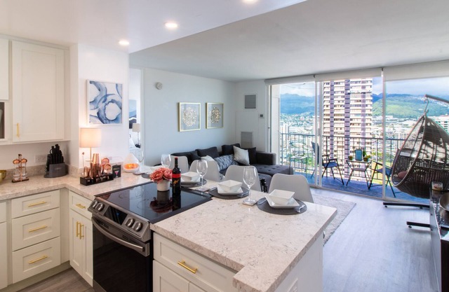 Newly Renovated Great View & Spacious! *Pet Friendly*