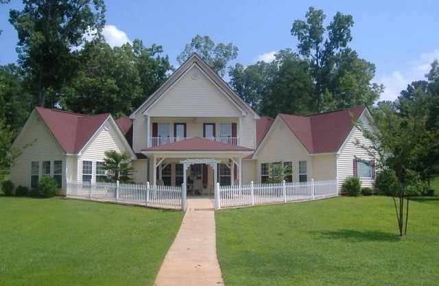 Newly Renovated Home On Beautiful Lake Sinclair - new DISCOUNTED rates!