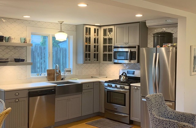 Newly renovated in the Heights! Walk to the Beach