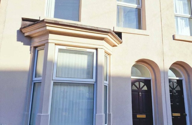 Newly renovated, modern home close to LFC Stadium. Great Value.