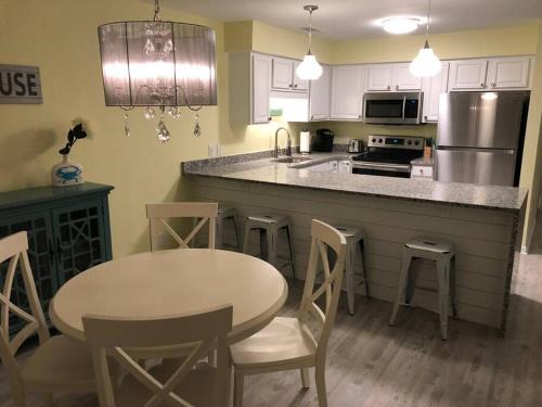 Newly Renovated Modern & Spacious Oceanview Condo