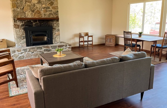 Newly renovated rural retreat space!