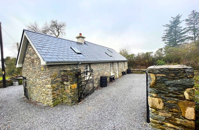 Newly renovated stone cottage located 2.5 miles from Killarney Town