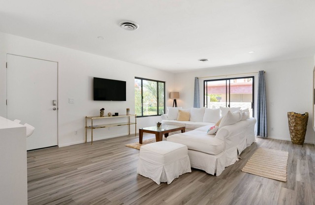 Newly renovated Townhouse in Deepwell Estates