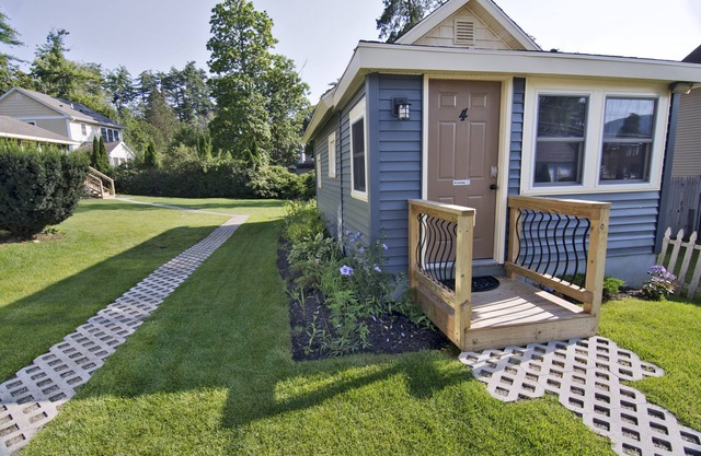 Newly Renovated Two Person Beach Cottage Across From Million Dollar Beach!