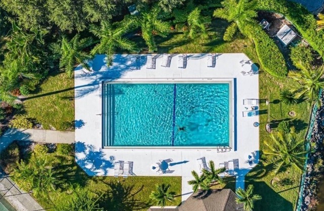 Newly Renovated Unit with Golf & Lake View - Minutes to Beach
