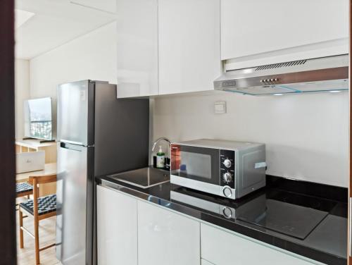 Newly South Gate Studio Apt with Pool, Gym Netflix by 2ndHome