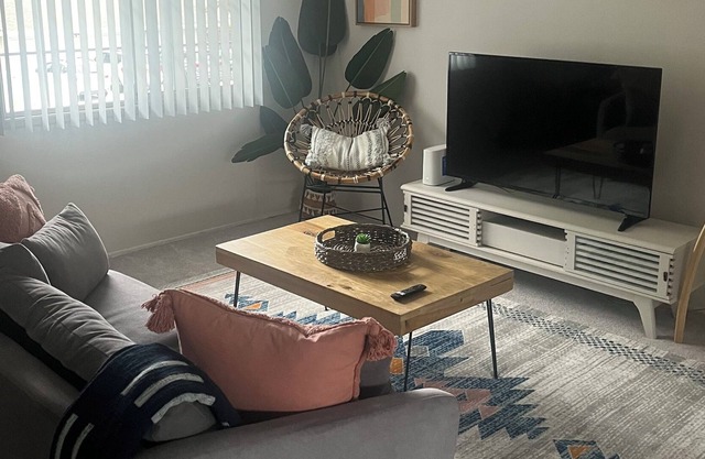 Newport Beach 1BR Apartment. Reduced rates during Fall and for long term rentals