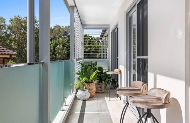 Newport Beach Bliss: Luxe Living 3 Bedroom, 2 Bath