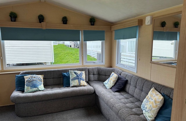 Newquay Bay Porth Caravan - 3 Bed