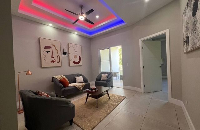Next Level Stay < Free daily cleaning <Wifi , Hot water <AC