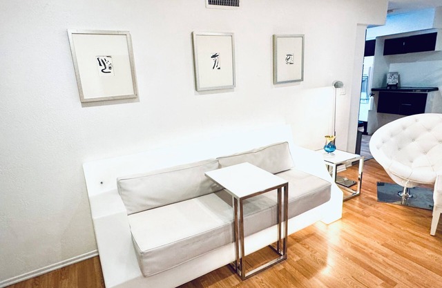 next to Strip 3BRVegas LVCC-1mile walk bestSpot Thanksgiving SemaShow 35%off