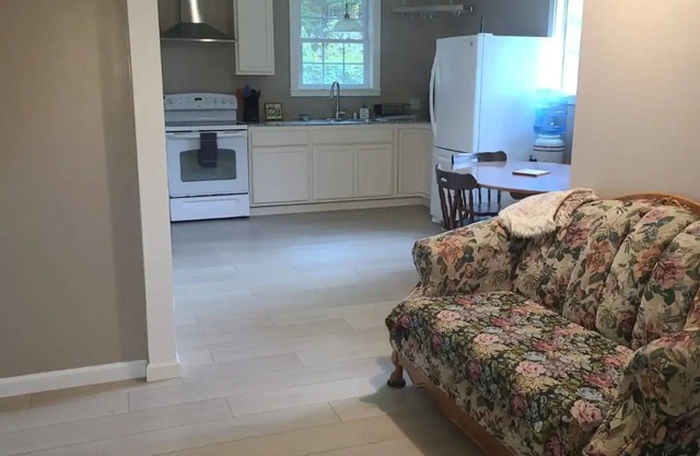 Nice 2-bedroom cottage in Fort Bragg with WiFi access