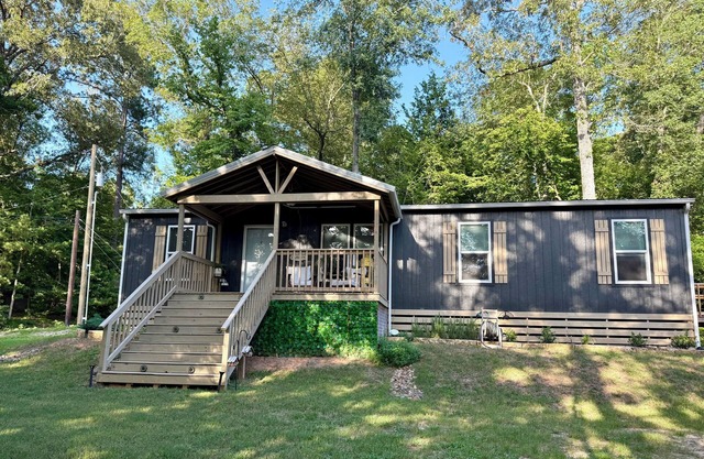 Nice 3-bedroom house with AC in Livingston. Come enjoy the relaxing cabin 301