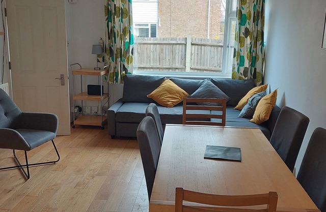 Nice 3 Bedroom2 Bathroom House - 8 min walk to tube station