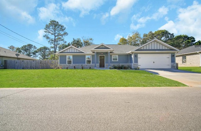 Nice 4-Bedroom home 15 mins from the beach