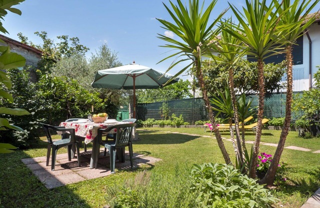 Nice apartment in villa for 6 guests with TV, patio and parking