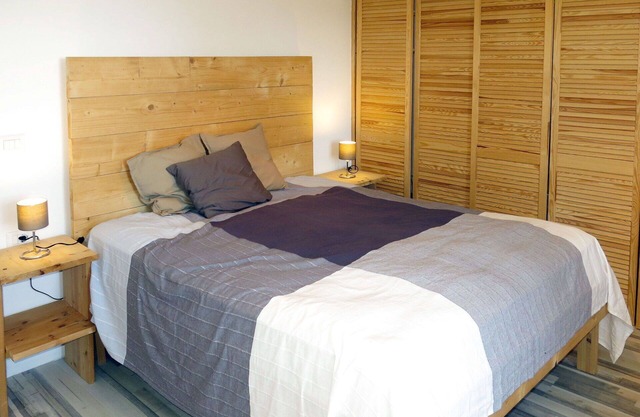 Nice apartment in villa with WIFI, pool, hot tub, A/C, TV, patio, pets allowed and panoramic view