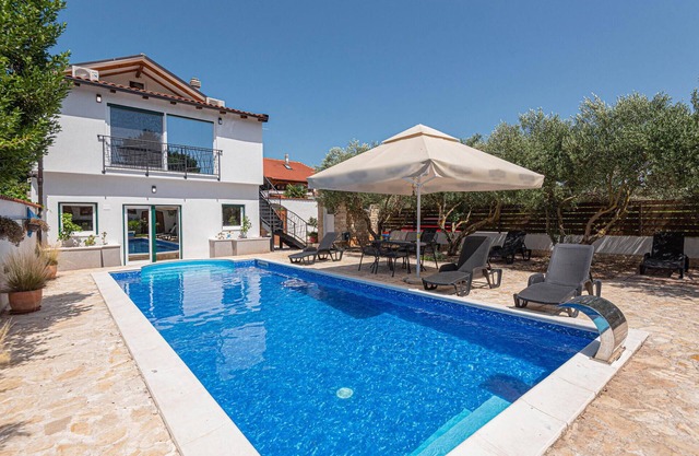 Nice apartment in Dubrava kod Sibenika