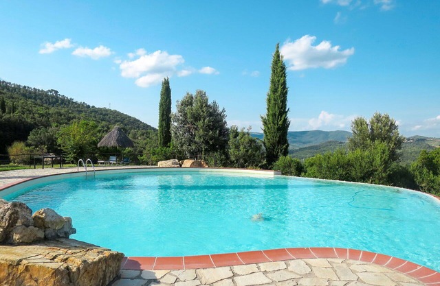 Nice apartment in villa for 4 people with A/C, pool, patio, pets allowed and panoramic view