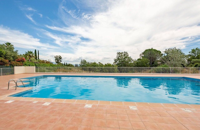 Nice apartment for 4 guests with WIFI, A/C, pool, TV and patio