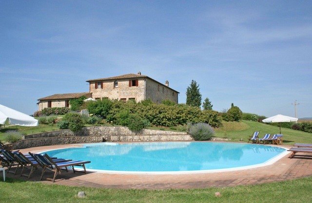 Nice apartment for 7 people with WIFI, pool, close to Siena