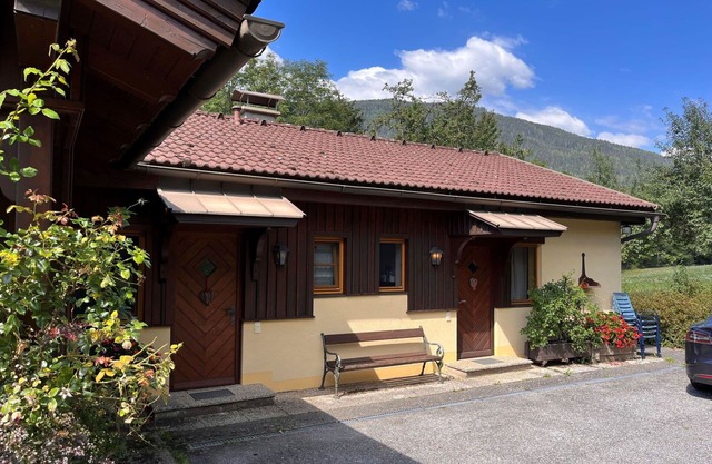 Nice apartment in villa for 4 people with WIFI, TV, terrace and pets allowed