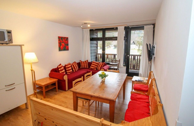 Nice apartment for 8 guests with WIFI, TV, balcony and parking