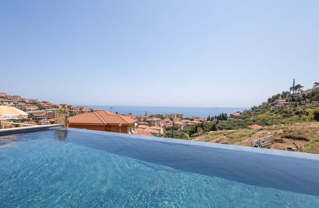Nice apartment for 4 guests with pool, WIFI, A/C, TV, patio and parking