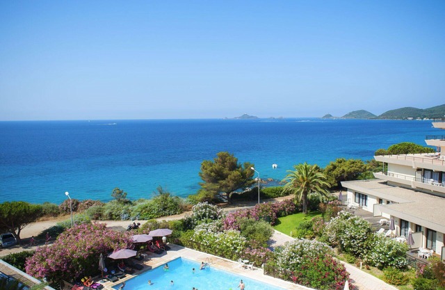 Nice apartment for 2 people with A/C, WIFI, pool, TV, terrace and pets allowed