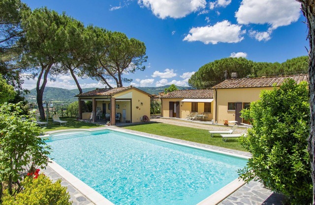 Nice apartment for 4 guests with WIFI, pool, TV, terrace and pets allowed